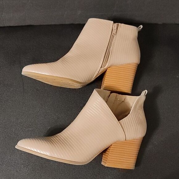 QUPID POINTED TOE SIDE ZIPPER CLOSURE WOMEN'S ANKLE BOOTIES - Picture 8 of 15